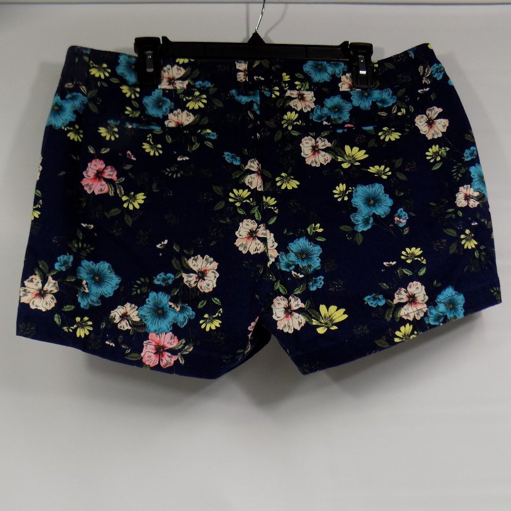 a.n.a. (A New Approach) Flowered Twill Shorts Size 14 - Picture 3 of 8